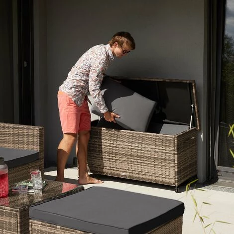 TECTAKE Coffre De Jardin KIRUNA En Rotin Synthétique 120x55x61,5cm 270 L - Coffre De Rangement Extérieur, Malle De Rangement, Caisse De Stockage De Jardin - Gris 4 TECTAKE Coffre De Jardin KIRUNA En Rotin Synthétique 120x55x61,5cm 270 L - Coffre De Rangement Extérieur, Malle De Rangement, Caisse De Stockage De Jardin - Gris – Image 2